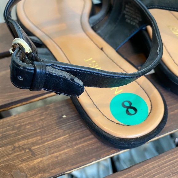 New! Cute Nine West Strappy Thong Style Sandals - Picture 10 of 10